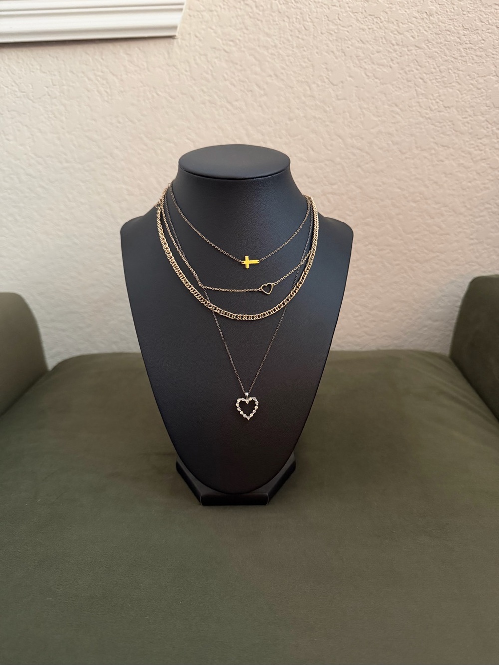 Beautiful Necklace Bundle (Set of 4) Gold and Silver